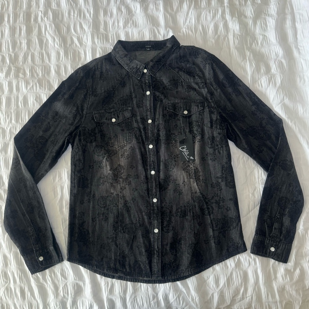 Chiqle Dark Wash Long Sleeve Button-Up, Large Women